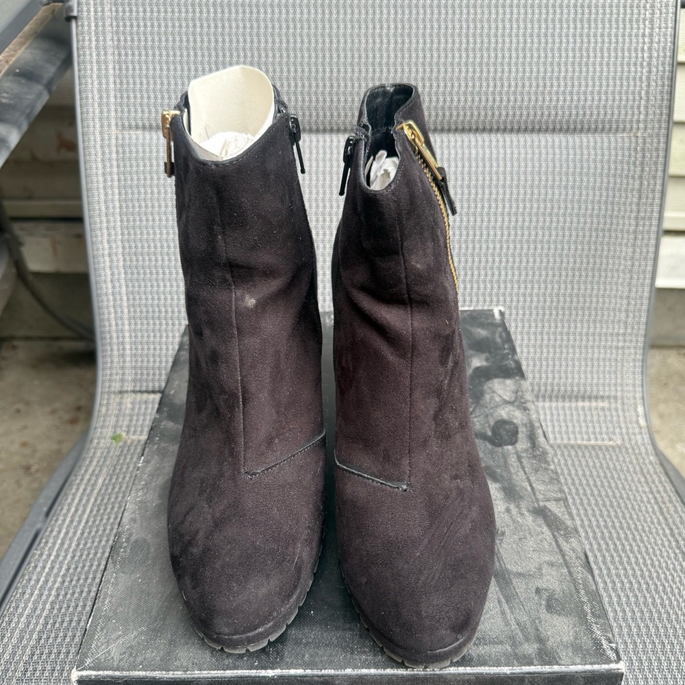 ALFRED SUNG Black Ankle Boots with Elastic Panels
